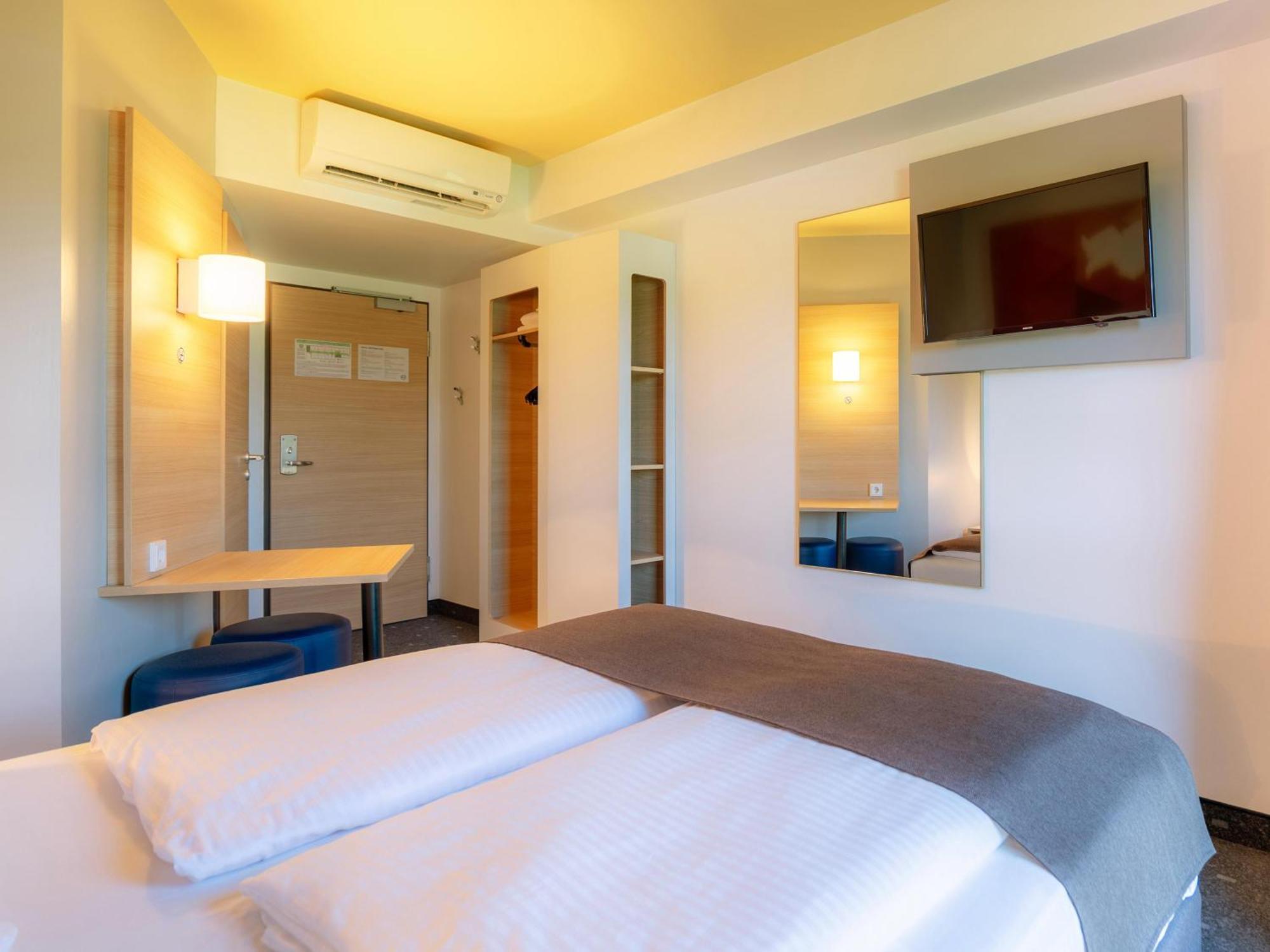 B&B Hotel Stuttgart-Bad Cannstatt ภายนอก รูปภาพ