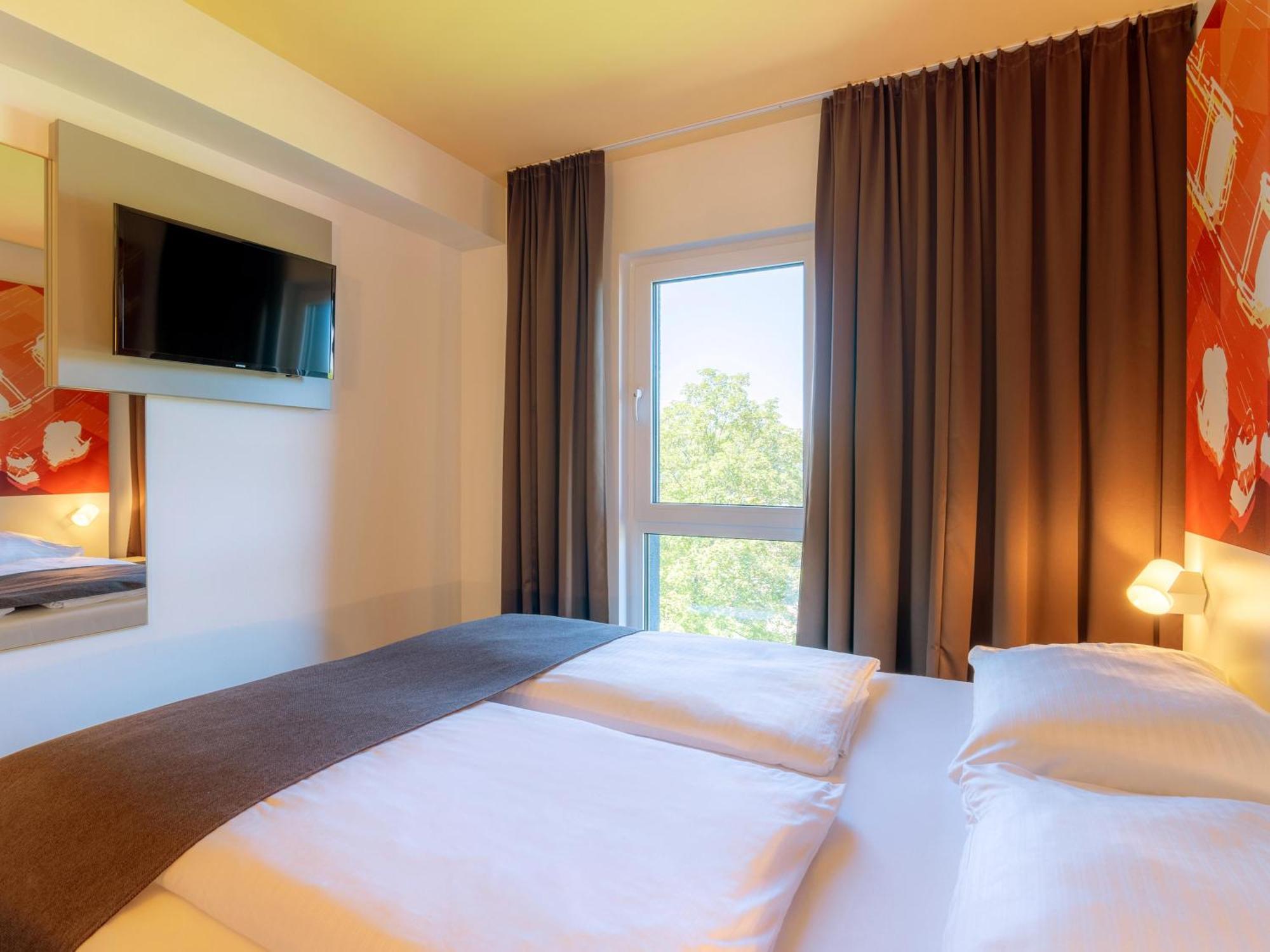 B&B Hotel Stuttgart-Bad Cannstatt ภายนอก รูปภาพ
