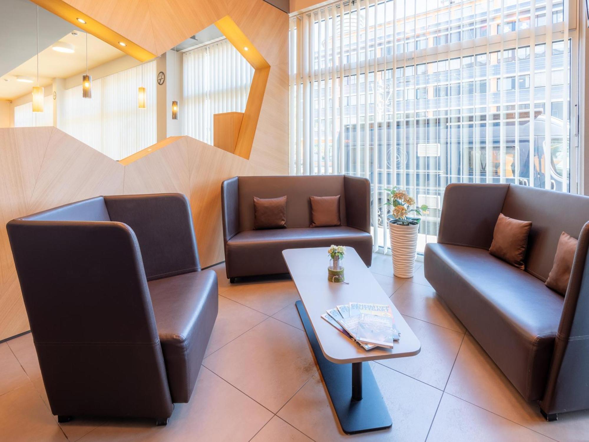 B&B Hotel Stuttgart-Bad Cannstatt ภายนอก รูปภาพ