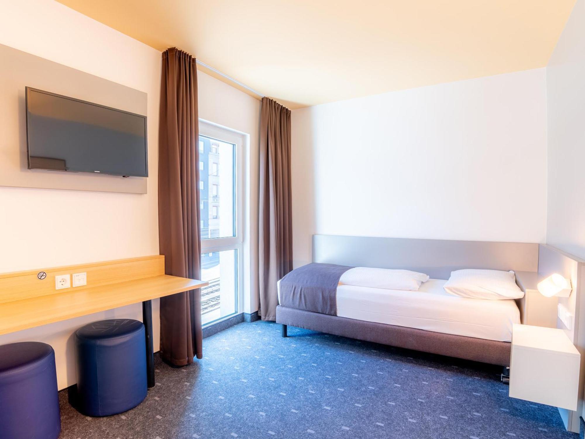B&B Hotel Stuttgart-Bad Cannstatt ภายนอก รูปภาพ