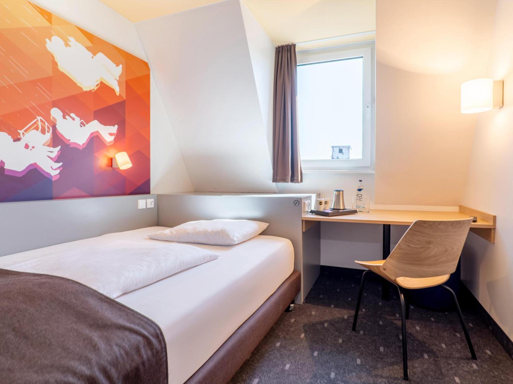 B&B Hotel Stuttgart-Bad Cannstatt ภายนอก รูปภาพ